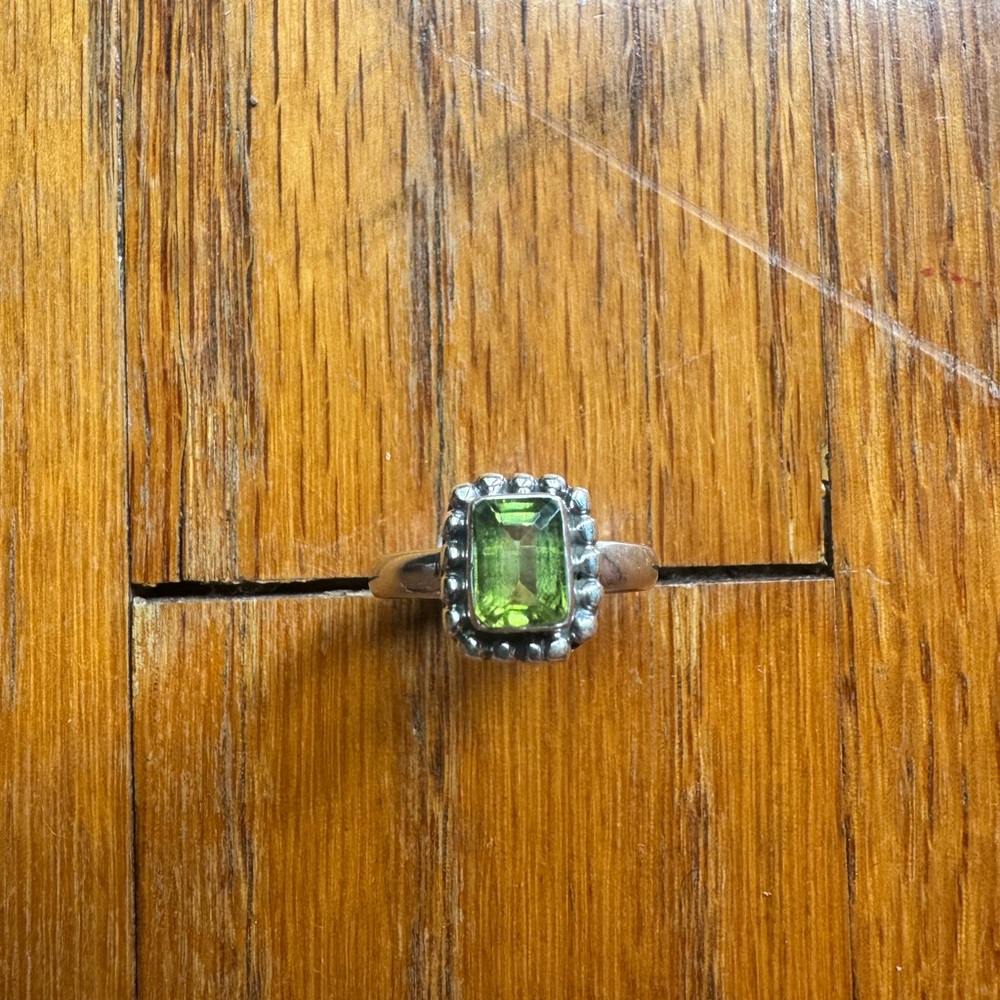 Elegant Sterling Silver and natural apatite Gemstone Ring